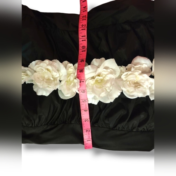 Long black Ruched evening Dress. Adorned With White Roses. Size 8 - Picture 6 of 8